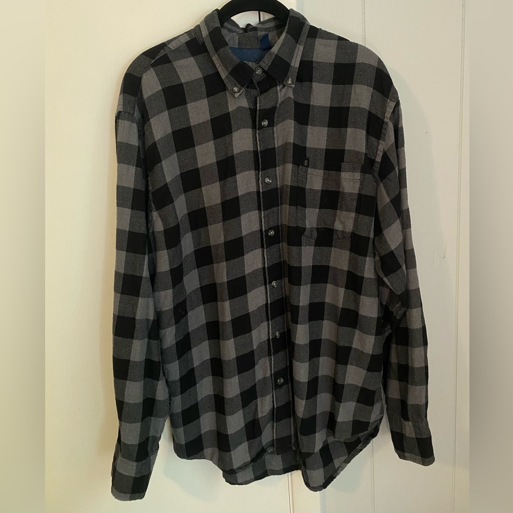 Izod Black and Gray Plaid Casual Shirt